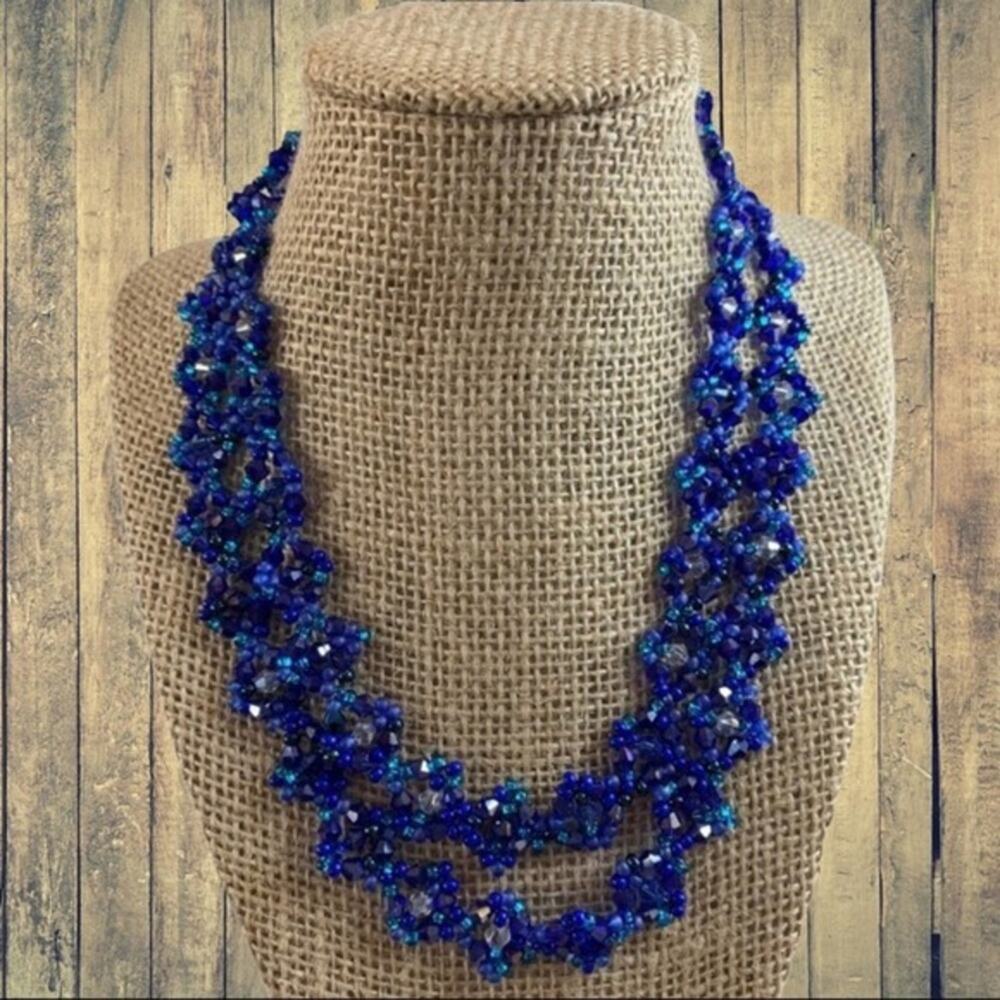 OilNana handcrafted Sapphire blue crystal beaded chain very
Long New in box
